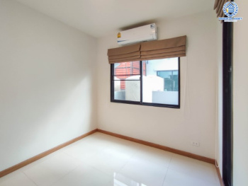 *****ทาวน์เฮ้าส์มือสองย่านนนทบุรี ม.เดอะทรัสต์ ราชพฤกษ์-รัตนาธิเบศร์ เนื้อที่กว้างขวางถึงเกือบ 28 ตร.ว. ฟังก์ชันจัดเต็ม 4 ห้องนอน 3 ห้องน้ำ 2 ที่จอดรถ ติดถนนราชพฤกษ์ บนทำเลศักยภาพ ใกล้รถไฟฟ้าสายสีม่วง "สถานีบางพลู" และทางด่วน "ศรีรัช" จองเลย!